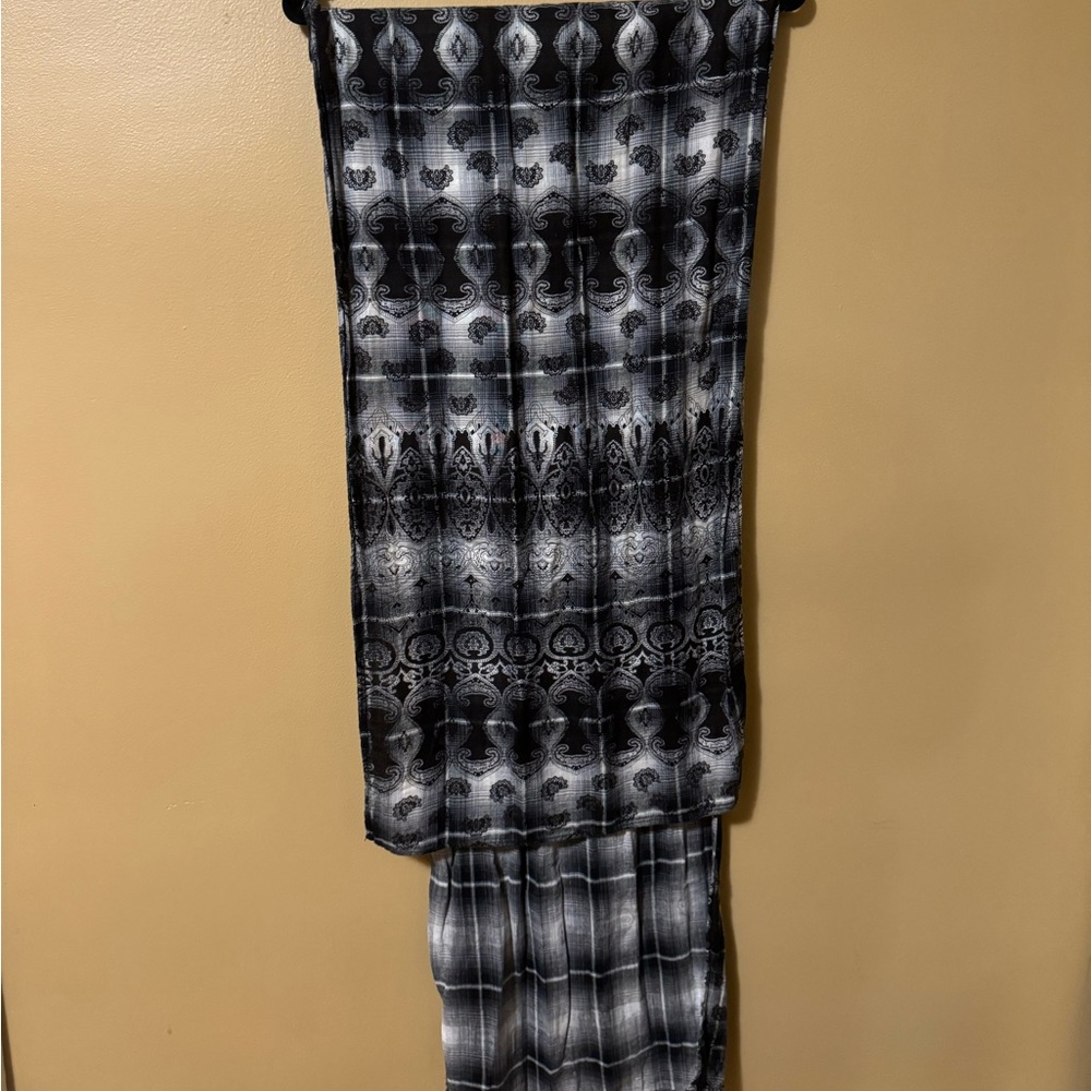 Stetson reversible cotton scarf, black and white.